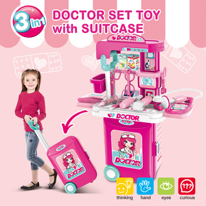 Set da Viaggio 3 in 1 per Bambini con Valigia, Kit Giocattolo da Dottore in Plastica, Set Gioco di Ruolo per Bambine e Bambini - Product Image 2