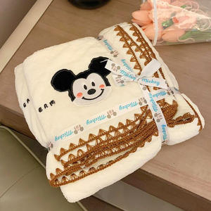 Juego de toallas de baño de terciopelo Coral al por mayor de fábrica, nuevo diseño de oso de fresa, técnicas tejidas absorbentes sin desprendimiento para regalo de recuerdo - Product Image 6