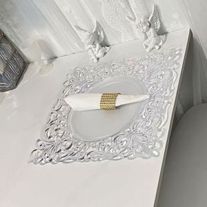 Assiette de présentation transparente en plastique cristal de luxe pour la décoration de mariages - Product Image 3