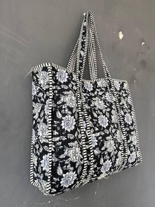 Bolsa de Transporte Acolchada de Algodón Resistente con Motivos Tradicionales de Impresión en Bloque, Bolsa de Tela con Impresión en Bloque Hecha a Mano - Product Image 4