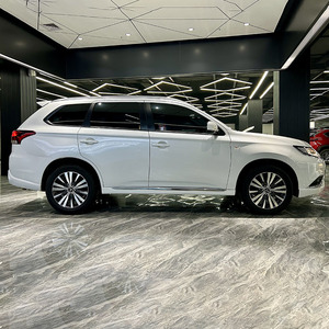 มิตซูบิชิ เอาท์แลนเดอร์ ปี <span class=keywords><strong>2022</strong></span> มือสอง ราคาประหยัด เครื่องยนต์เบนซิน 2.0 ลิตร 2WD ระบบดูดอากาศธรรมดา เกียร์อัตโนมัติ 5 ที่นั่ง พวงมาลัยซ้าย - Product Image 4