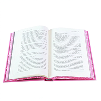 Service d'impression de livres reliés personnalisés avec impression holographique rose, couverture artistique et bordure à motif spécial par pulvérisation