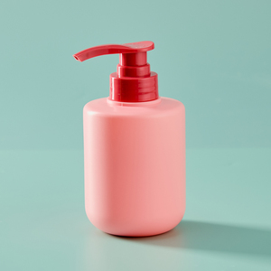 Flacons à pompe ronds roses en HDPE personnalisés pour <span class=keywords><strong>savon</strong></span> à main et shampooing pour animaux de compagnie Emballage de soins de la <span class=keywords><strong>peau</strong></span> de beauté pris en charge avec des impressions de couleurs personnalisées - Product Image 1