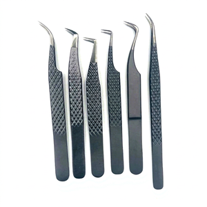 Pinzas para Extensión de Pestañas Personalizadas de Alta Calidad, Acero Inoxidable Japonés, Puntas Lisas de Plasma, Mango Negro Mate con Recubrimiento de Color - Product Image 1