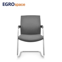 Chaise de bureau pivotante en cuir EGROspace à dossier moyen pour visiteurs, formation et conférence
