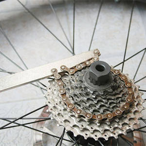 Clé à chaîne en acier pour vélo, outil multifonction pour réparation et entretien des vélos de montagne et de route - Product Image 1