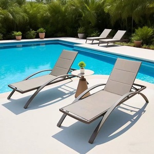 Chaise longue de piscine réglable en aluminium avec dossier en maille pour l'extérieur - Product Image 1