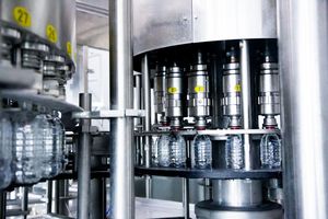 Línea de producción completa de botellas de <span class=keywords><strong>agua</strong></span> <span class=keywords><strong>mineral</strong></span> de gran capacidad 50000BPH para botellas de PET de 0,6 l con el <span class=keywords><strong>mejor</strong></span> servicio - Product Image 3