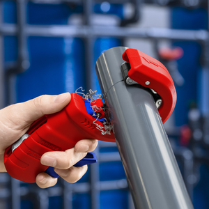 Coupe-tuyaux à cliquet Knipex DPT50 pour tuyaux en plastique à parois épaisses, outil de qualité industrielle, construction en acier, installation - Product Image 1