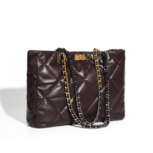 Bolso de Hombro de Piel de Oveja con Capa Superior Suave y Cadena de Diamantes, Bolso Tote de Gran Capacidad de Cuero de Alta Calidad para Mujer - Product Image 5