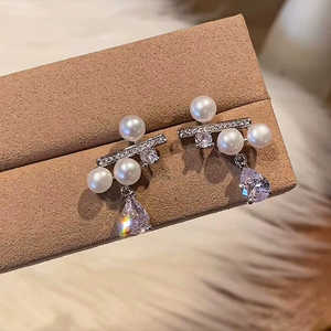 Boucles d'oreilles WENCHI 1592 en perles naturelles en forme de goutte d'eau avec zircon - Accessoire de bijouterie élégant et luxueux - Product Image 4