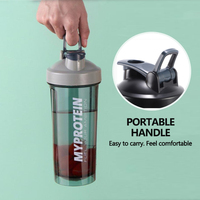 Nouveau 2024 Bouteille d'Eau Sportive Transparente en Plastique Moderne 500 ml 16oz, Sans BPA, avec Mélangeur et Logo Personnalisé pour Gym, Bouteille Shaker à Protéines
