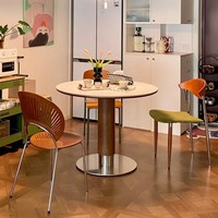 Ensemble table et chaises de salle à manger de luxe de style mid-century avec plateau en pierre frittée et pieds en métal pour hôtel, appartement, villa