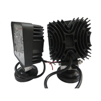 BSG Vente Chaude CE RoHS 12V Lampes Carrées 27W 2000lm IP68 Phare LED de Voiture Lumière de Travail Tout-Terrain Chariot Élévateur Tracteur 6000K-6500K 50000h