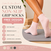 Chaussettes de Pilates antidérapantes pour femmes avec logo personnalisé, idéales pour le yoga, la barre, le fitness et la gym, chaussettes de yoga d'intérieur personnalisées à volants