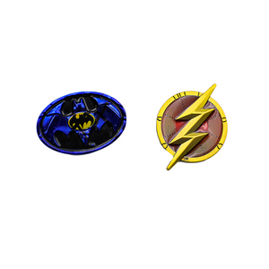 Badge en émail de haute qualité, couleur métallique, motif chauve-souris et éclair, avec revêtement époxy transparent - Product Image 1