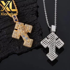 Collier Pendentif Créatif Fleur Bleue en Zircon Diamanté, Bijou Hip Hop Anti-ternissement avec Breloque Croix Tendance - Product Image 5