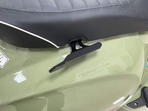 Accesorios de motocicleta, cubierta de reposabrazos trasero de aluminio CNC, pasamanos de pasajero para VESPA SPRINT PRIMAVERA GTS GTV LXV - Product Image 3