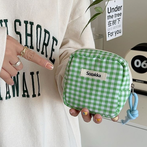 Vente en gros Mini sac de maquillage carré pochette de rangement pour rouge à lèvres à fermeture éclair mignon sacs de serviettes hygiéniques portables pour femmes sacs de tampons portables - Product Image 5