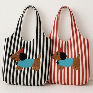 กระเป๋าผ้าแคนวาสลายทางปักลายสุนัขน่ารัก กระเป๋าถือสะพายไหล่ใบใหญ่สำหรับผู้หญิง ฤดูร้อน ช้อปปิ้ง ท่องเที่ยว ชายหาด วันหยุดสุดสัปดาห์ - Product Image 1