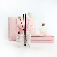 Flacon en verre élégant et luxueux pour huiles essentielles et parfums d'aromathérapie avec couvercle, diffuseur de parfum, bâtonnets parfumés en verre, flacon à roseaux.