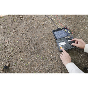 Hioki Ground Resistance Meter FT3151 Analog Insulation Resistance Tester EN 61557 Certified 6 AA Batteries 0-1150 <b>Range</b> 800g - Product Image 3