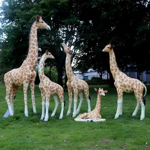 Nouvelles sculptures d'animaux 2026 pour fêtes d'anniversaire d'enfants, grandes statues de girafes grandeur nature en fibre de verre pour jardin, en vente - Product Image 1