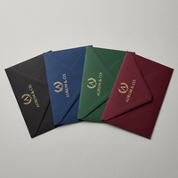 Passe VIP personnalisées en papier noir avec dorure à chaud, sérigraphiées et logo en relief pour mariages et événements d'entreprise