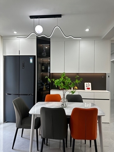Credenza da Pranzo Minimalista Italiana Personalizzata con Spazio Riservato per Frigorifero, Mobile di Lusso per la Casa con Superficie Liscia - Product Image 2