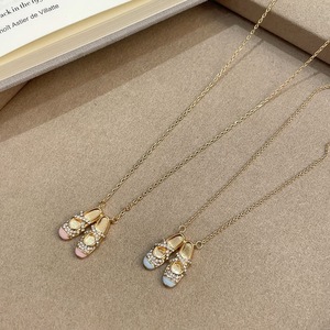 Collar con colgante de zapatilla de ballet y diamantes para mujer, rosa y azul cielo, corte brillante redondo, para uso diario - Product Image 4