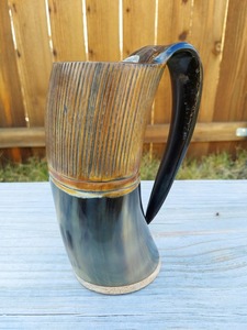 Mug en corne à boire artisanal de qualité supérieure, personnalisé, antique, sculpté à la main, en corne naturelle, style viking, gobelet incurvé en provenance d'Inde - Product Image 5