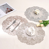 Nouveau Set de Table en PVC Motif Couronne de Dentelle - Tapis de Table Élégant et Résistant à la Chaleur pour Restaurant Occidental d'Hôtel, Anti-Chaleur et Antidérapant