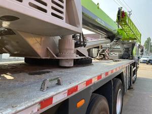 Grue sur camion Zoomlion ZTC250A5-3 de 25 tonnes d'occasion de haute qualité – Composants durables pour un levage efficace sur les travaux d'infrastructure - Product Image 6