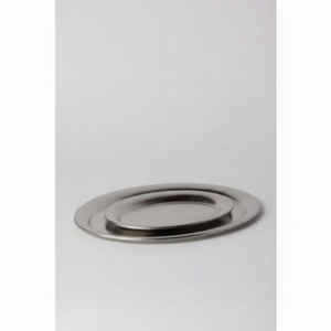 Bandeja de servicio minimalista de acero inoxidable que complementa las cocinas contemporáneas, las mesas de comedor o los ajustes de fiesta maravillosamente - Product Image 1