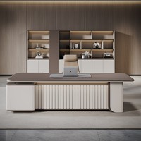 Ensemble bureau et chaise de direction Boss; Bureau de direction moderne de luxe léger; Bureau de direction pour managers et présidents thermoformé