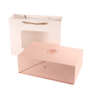 Caja de Joyería de Alta Gama con Acabado Piano - Caja de Jade Rojo y Esmeralda - Personalización Premium de Anillos y Collares de Marca - Product Image 1