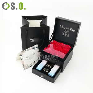 Boîte à bijoux en papier noir pour boucles d'oreilles et collier, boîte cadeau avec fleurs et roses pour la Saint-Valentin - Product Image 4