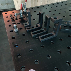 Banc de travail industriel en fonte pour soudage, conception de plateforme 3D, surface anti-éclaboussures et ensemble complet d'outils de mesure - Product Image 4