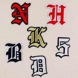 レタージャケット用のカスタムネームパッチA-Z刺繍入りバーシティアルファベットモノグラムゴシックオールドイングリッシュアイアン - Product Image 4