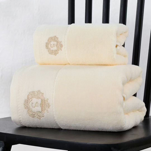 Serviettes de bain et de <span class=keywords><strong>spa</strong></span> en coton bouclette, brodées avec logo, pour hôtels, en blanc et gris foncé, vente en gros - Product Image 2