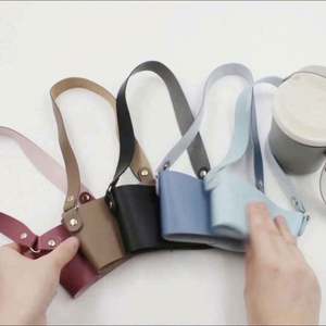 Porte-gobelet pliable réutilisable à trois couches en cuir PU avec sangle de transport, porte-boissons portable pour café froid/chaud et eau - Product Image 1
