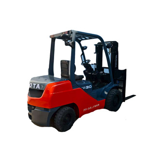 Chariot élévateur diesel Toyota 8F d'occasion - Bon état - 4300 kg - Mât à deux étages - Pneus pleins - 0-1000 heures - Certifié - Product Image 1