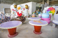 Cadeau personnalisé présentoir de magasin de souvenirs meuble en résine décoration de boutique de fêtes accessoires de sculpture tendance bonbon robot en fibre de verre