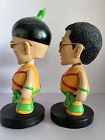 Personnalisé Vente en gros Résine Artisanat Drôle Comédien Star Singer Q Version Bobble Head Voiture Chambre Bureau Bureau Décoration