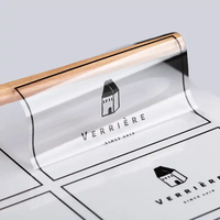 Rouleau d'autocollant d'étiquette de bouteille transparent avec impression personnalisée vinyle imperméable pour soins de la peau feuille d'or logo estampillé autocollant en vinyle