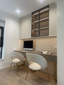 Librería con Escritorio Integrado para Espacios Pequeños - Product Image 3