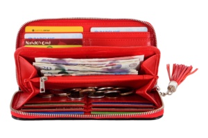 Pochette personnalisée en cuir Nappa véritable noir avec détail cœur rouge, marque privée OEM/ODM, accessoire de mode mignon en gros - Product Image 5