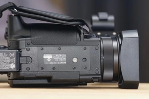 Caméscope portable haute résolution 4K Son-y PXW-Z90V avec sortie 3G-SDI, enregistrement vidéo en direct, autofocus hybride rapide - Product Image 6