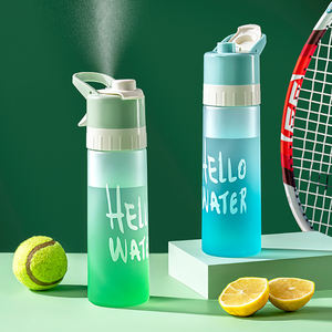 Bouteille d'eau à pulvérisation dégradée de 650 ml, rafraîchissante, avec poignée pour un transport facile, idéale pour le sport et le fitness - Product Image 2