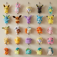 Vente en gros usine : Peluches Pokémon 4 pouces en vrac, animaux en peluche doux d'anime, porte-clés, pendentifs, styles variés